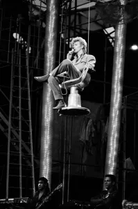 00542 Prints: British pop singer David Bowie pictured performing on stage at Wembley Stadium during his