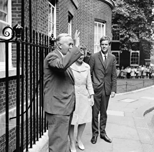 00921 Prints: British Prime Minister Harold Wilson photo-call outside Number Ten Downing Street, London