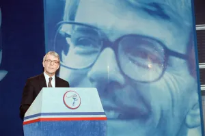 01390 Prints: British Prime Minister, John Major launches his Conservative party election manifesto