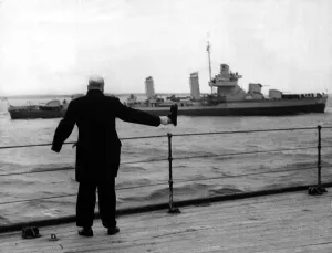 00165 Prints: British Prime Minister Winston Churchill farewell cheers to the American Sailors, 1941
