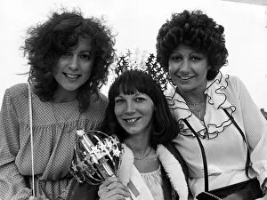 Images Dated 3rd July 1982: British Steel Gala Queen Linda Coxhall, with Debbie Crosby (left) and Julie Watson (right