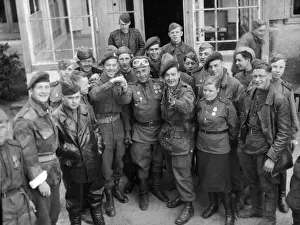 Meeting Prints: British troops of the 6th Airborne Division reached the Baltic Coast of Wismar
