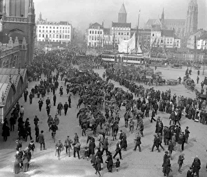 British troops gather outside the railway station in Ostend prior to setting off to