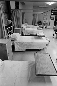01047 Prints: The Broderip AIDS ward at Middlesex Hospital which opens 19th January. 16th December 1987