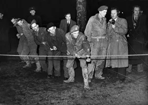 Brtitish Army soldiers of the Royal Engineers undertake a bomb disposal at St James Park