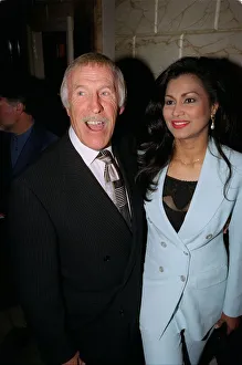 00125 Prints: Bruce Forsyth Comedian / TV Presenter May 98 Arriving at the premiere of Saturday