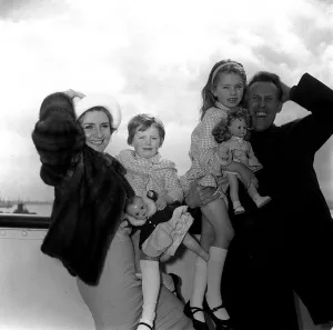 00504 Prints: Bruce Forsythe sails for sunshine hoilday to South Africa on the liner Penndenis Castle