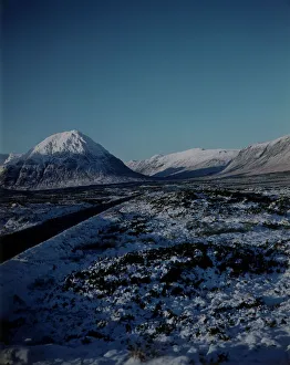 00380 Prints: Buchaille Etive Mhor, Pass of Glencoe in winter Scotland 1981