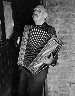 Busker Gus Andrews. Gus was once a famous British actor - he is still a great showman