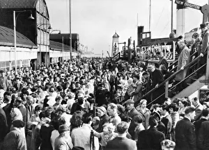01114 Prints: Busy scenes at Liverpool Landing stage as passengers queue for the ferries to New