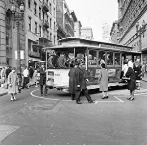 00689 Prints: The cable car turntable at Powell Street San Francisco 27th January 1963
