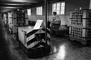 01403 Collection: Cadbury s, Bournville, Birmingham, West Midlands. The robot tug which travels around
