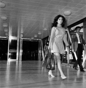 Shoes Prints: Canadaian television and film actress Barbara Parkins leaving London