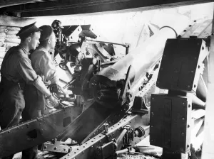 00433 Prints: Canadian gunners in action during the Third Battle of Ypres November 1917
