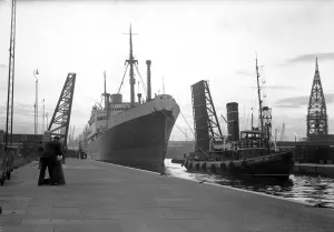 Canadian Pacific immigrant ship Beaverbrae leaves London docks. 25th July 1949