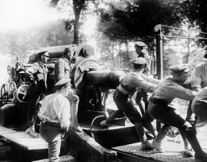 Somme Prints: Canadian soldiers loading a shell into a 15 inch howitzer during an intense artillery