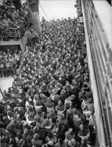 Dock Prints: Canadian troops arrive in Britain, where they were welcomed by Admiral Bromley