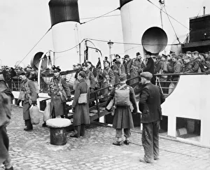 Canadian troops land in Britain. Yesterday the leading Division of the Canadian