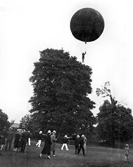 Balloonist Prints: Captain Davidson seen here putting on an exhibition of balloon jumping at Ranelagh
