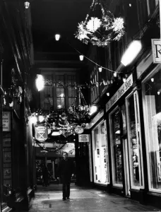 Cardiff - Arcades - Duke Street Arcade - 20th Nov 1986 -- Western Mail