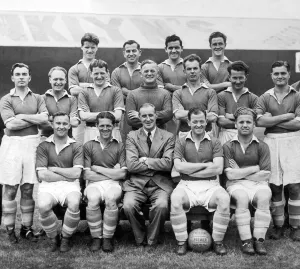Ground Prints: Cardiff City team pose for a group ohotograph before the 1950- 1951 season