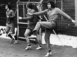 Images Dated 6th January 1977: Cardiffs new striker Robin Friday (right), trains with new team mates Ron Healy