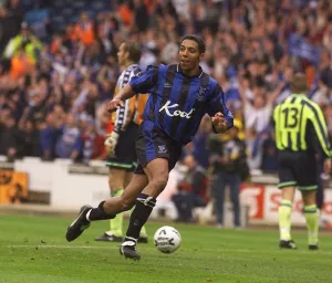 Carl Asaba celebrates Gillinghams 1st goal May 1999 against Manchester