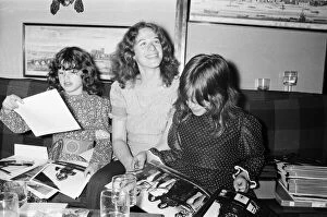 Folk Collection: Carole King singer / songwriter, with her children Sherrie (right) and Louise (left)
