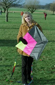 00969 Prints: Caroline Aherne Actress / TV Presenter January 99 Holding kite