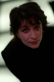 00138 Prints: Caroline Quentin Actress April 1998 Who is staring in a new BBC comedy series Kiss