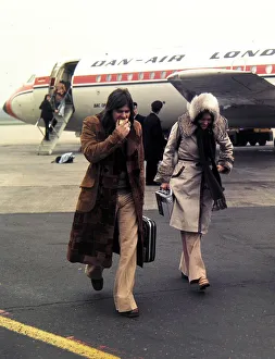 Nm110406 Prints: The Carpenters - Pop Group Karen Carpenter arriving at Birmingham airport