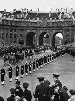 Coronation Prints: The Carriage Procession of Colonial Rulers passes underneath Admiralty Arch as it makes