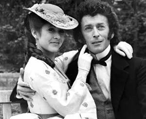 01414 Collection: CARRIE FISHER (1956-2016) Robert Powell with Carrie Fisher in costume filming