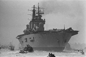 01278 Prints: The carrier HMS Invincible sailed home from the Falklands to a tumultuous welcome