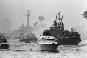 01278 Prints: The carrier HMS Invincible sailed home from the Falklands to a tumultuous welcome