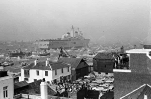 01278 Prints: The carrier HMS Invincible sailed home from the Falklands to a tumultuous welcome