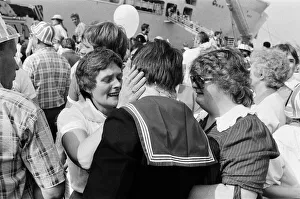 01278 Prints: The carrier HMS Invincible sailed home from the Falklands to a tumultuous welcome