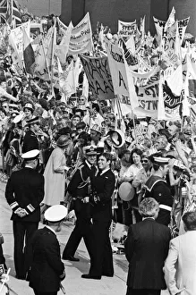01278 Prints: The carrier HMS Invincible sailed home from the Falklands to a tumultuous welcome