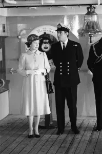 01278 Prints: The carrier HMS Invincible sailed home from the Falklands to a tumultuous welcome