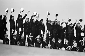 01278 Prints: The carrier HMS Invincible sailed home from the Falklands to a tumultuous welcome
