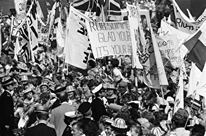 01278 Prints: The carrier HMS Invincible sailed home from the Falklands to a tumultuous welcome