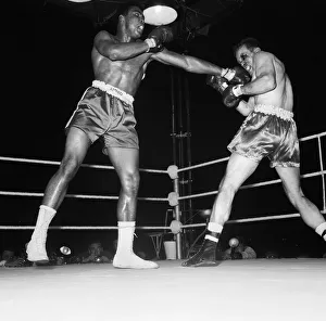 01011 Prints: Cassius Clay aka (Muhammad Ali) vs Henry Cooper in their first fight at Wembley Stadium