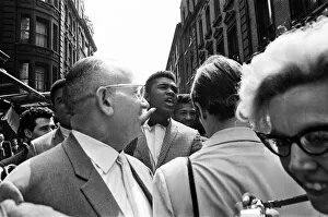 Images Dated 26th January 2016: Cassius Clay, in London for fight against Henry Cooper, London, 27th May 1963