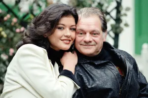 01055 Prints: Some of the cast of The Darling Buds of May'television series pictured