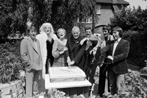 00951 Prints: The cast of new Thames TV series Fox filming a birthday scene for father of