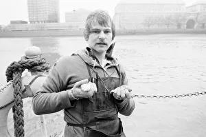 00088 Prints: Catch of the day. Old man Thames gave a rich harvest when fishermen at the Westminster