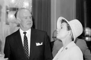 00078 Prints: Chairman of the Reed Group Mrs T Ryder seen here in conversation with Labour MP