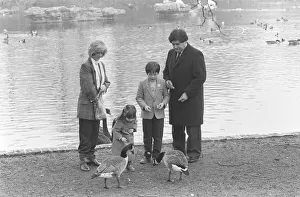 01428 Prints: CHANCELLOR OF THE EXCHEQUER, NIGEL LAWSON AND HIS WIFE THERESE AND THEIR CHILDREN TOMMY