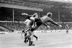 Charity Shield: Manchester United v. Liverpool F. C. August 1977 77-04358-089