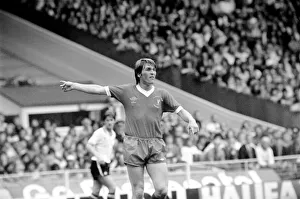 Charity Shield: Manchester United v. Liverpool F. C. August 1977 77-04358-038